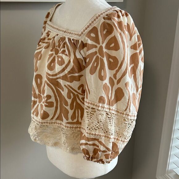 Christian Siriano Floral Lace Crocheted Hawaiian Blouse - Brown and Cream - Picture 6 of 11